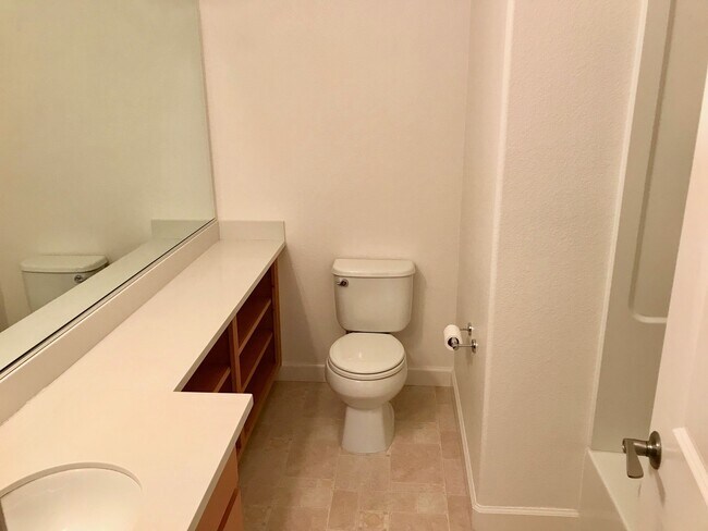 Building Photo - Meticulously Maintained 3 Bed 3 Bath Townh...