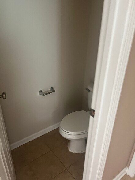 Building Photo - 2530 Sandown Ct