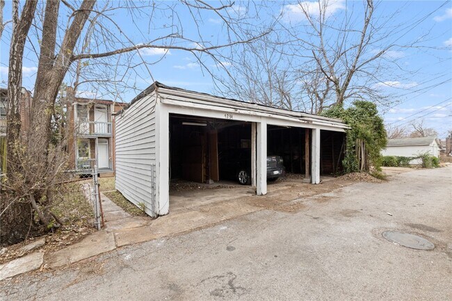 Building Photo - 4234 Dewey Ave