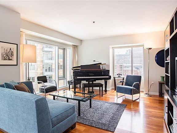 Building Photo - "Chic 1-Bedroom Urban Retreat with Granite...