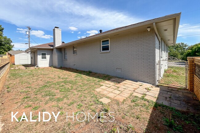 Building Photo - 4501 N Billen Ave