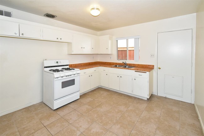 Building Photo - 2861 S 1st Ave