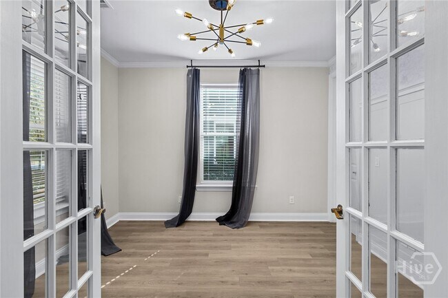 Building Photo - 241 Ridgewood Park Dr S