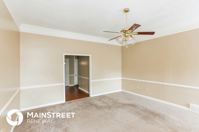 Building Photo - 6860 Hickory Crest Dr