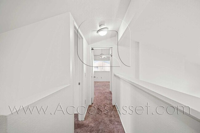 Building Photo - 661 Parkview Dr