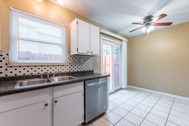 Building Photo - 867 Sheldrake Ct