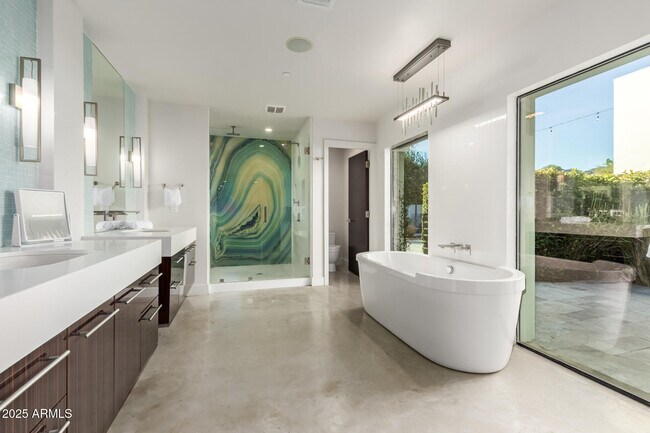 Building Photo - 6636 N 48th St