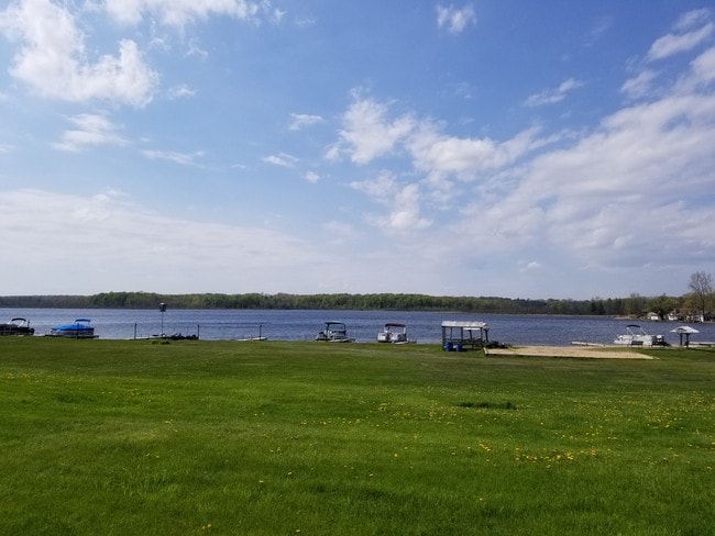 Primary Photo - Lakeside Village 55+ Waterfront Community