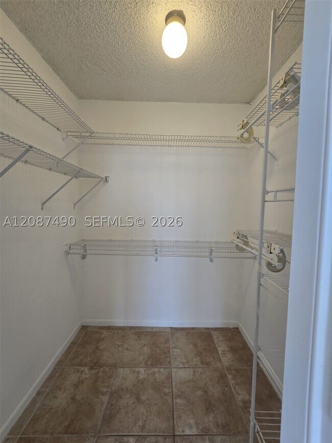Building Photo - 16919 N Bay Rd