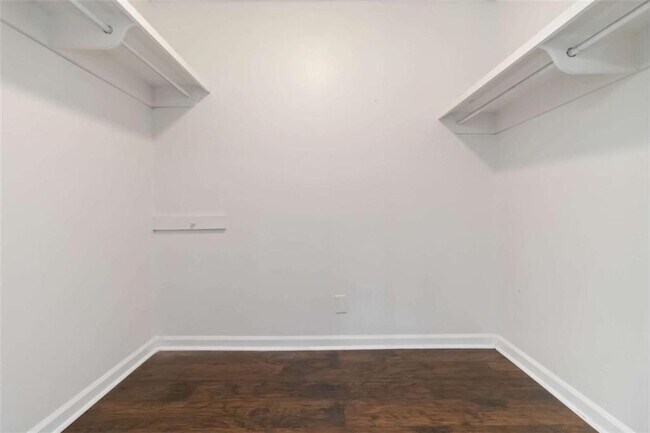 Building Photo - 46 Le Parc Fontaine