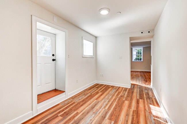 Building Photo - 804 Oella Ave