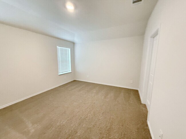 Building Photo - 4/2 in Sweetwater Springs Community, Sherman