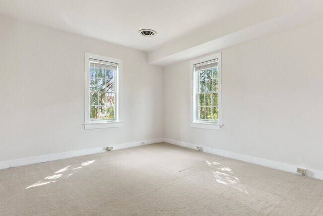 Building Photo - 317 W College Terrace