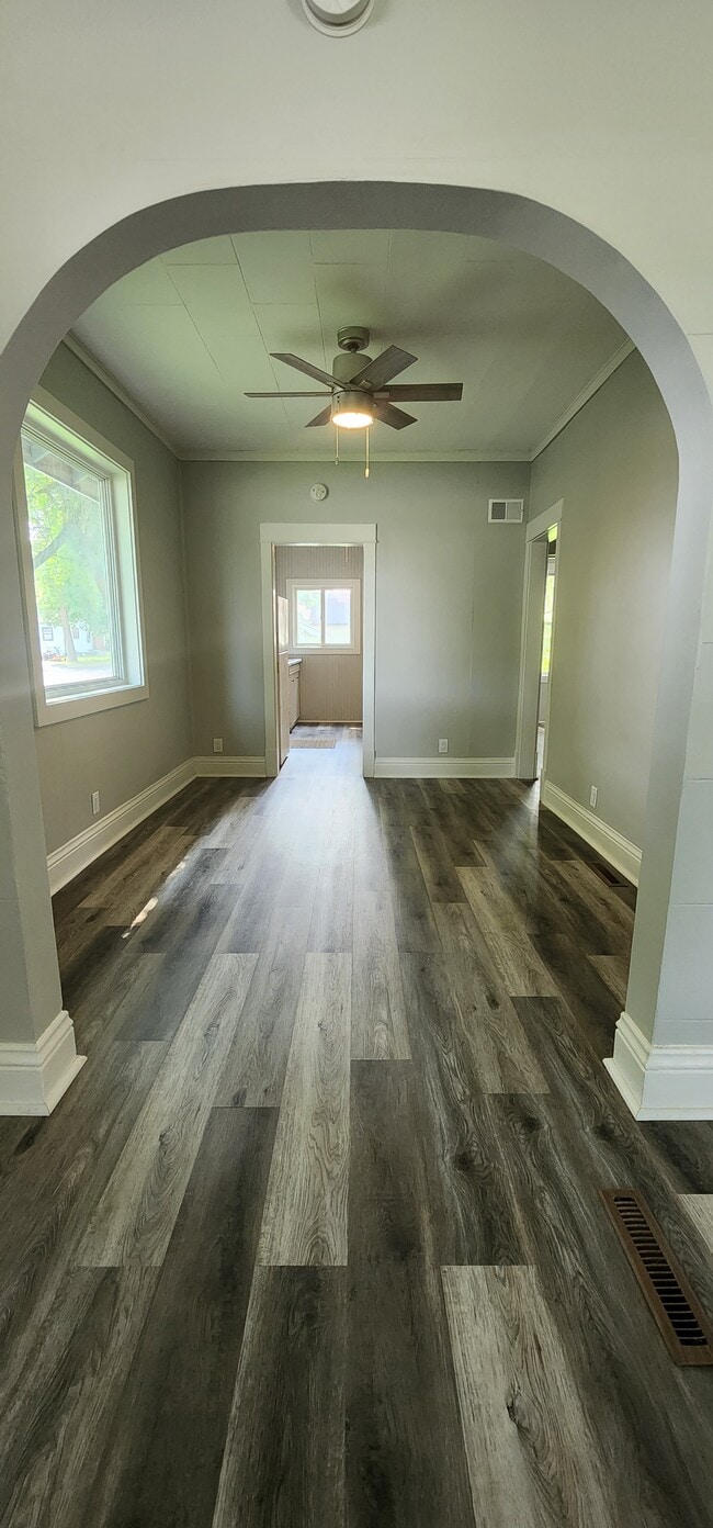 Building Photo - 701 9th St