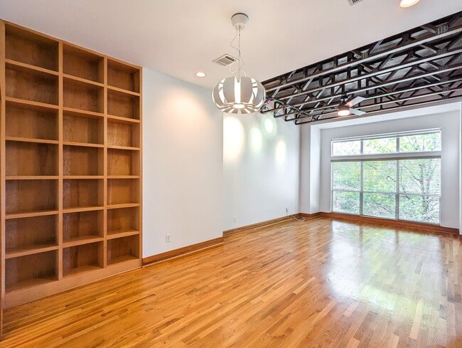 Building Photo - 444 Oxford St