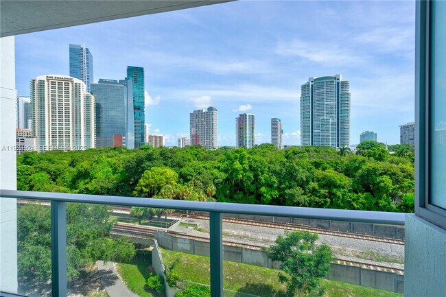 Building Photo - 1600 SW 1st Ave