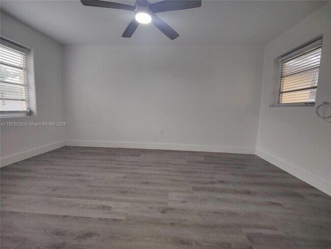 Building Photo - 2165 Bay Dr