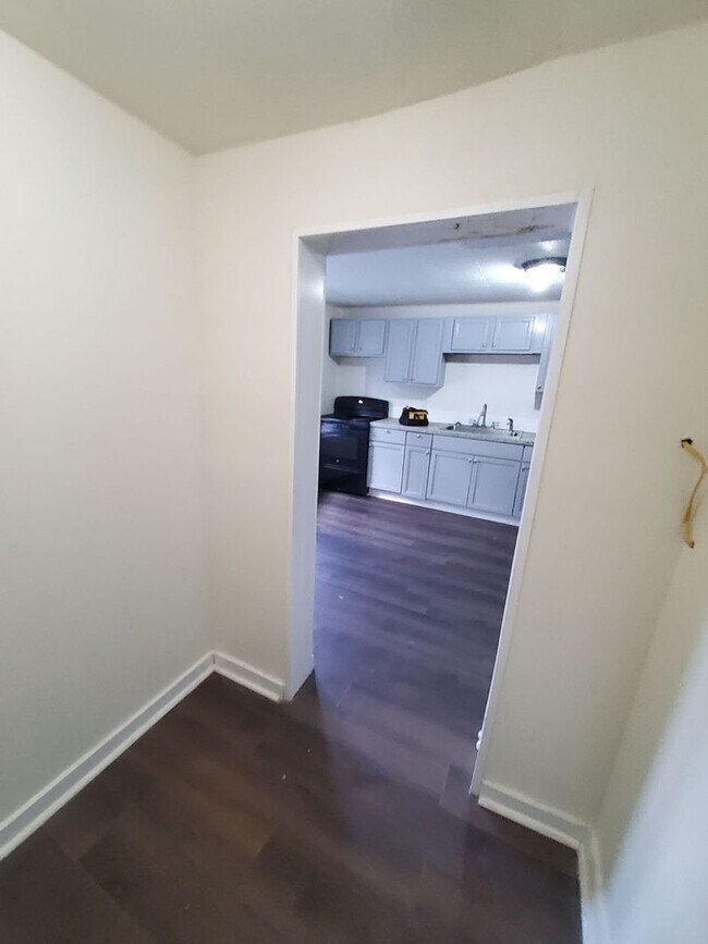 Building Photo - 277 E Spring St