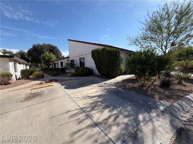 Building Photo - 3142 Espanol Dr