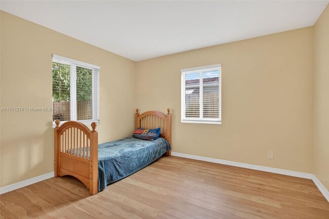 Building Photo - 4820 NE 1st Terrace