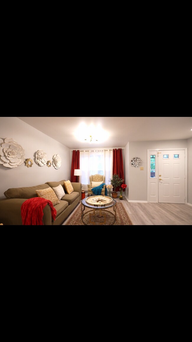 Building Photo - 110 Magnolia Ct