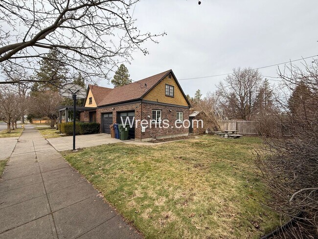 Building Photo - Stunning South Hill Home