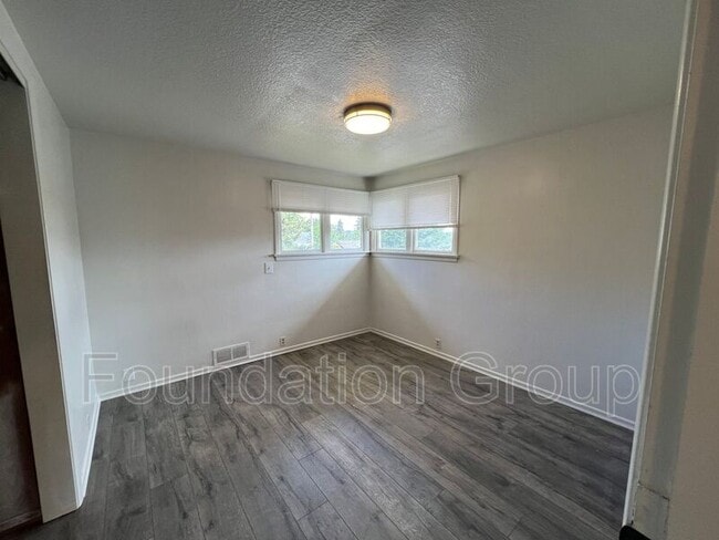 Building Photo - 3202 Farragut St