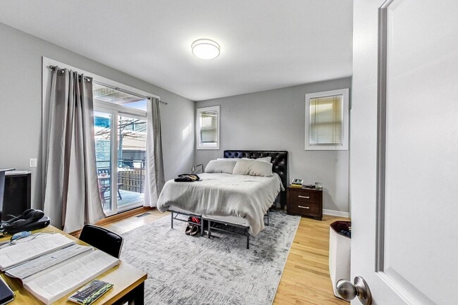 Building Photo - 1330 W Fletcher St