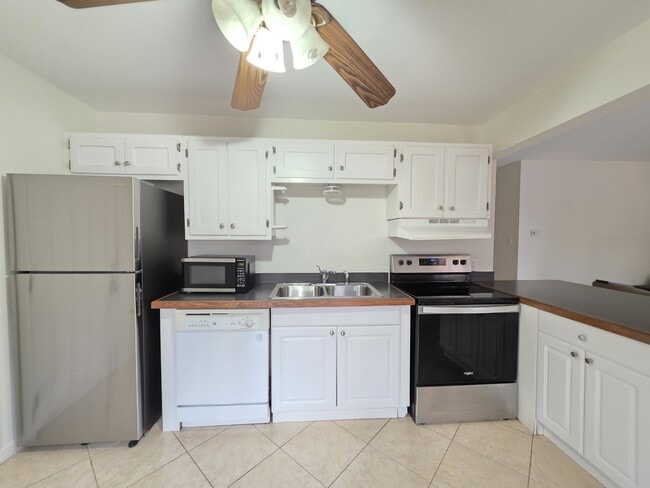 Building Photo - 13 Sailors Way