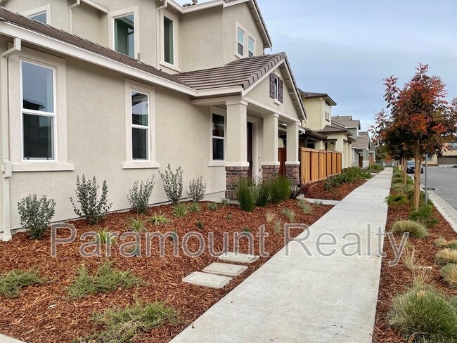 Building Photo - 1819 Chandler Dr