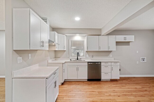 Building Photo - 1004 Tatum Rd