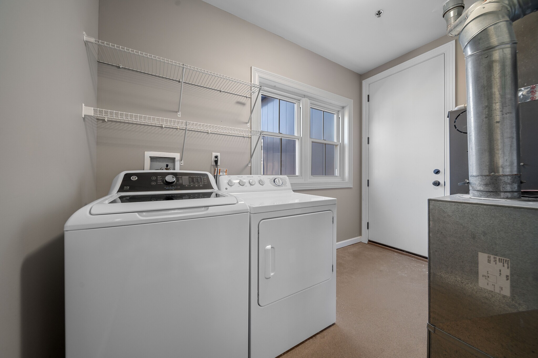 Building Photo - 1600 Kaufer Ln