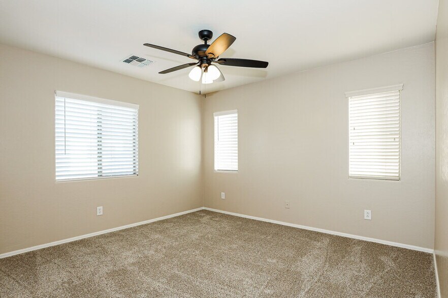 Building Photo - 4693 E Olney Ave