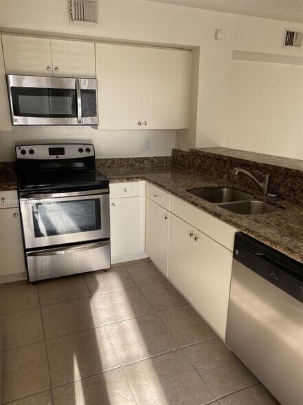 Building Photo - 1749 Village Blvd