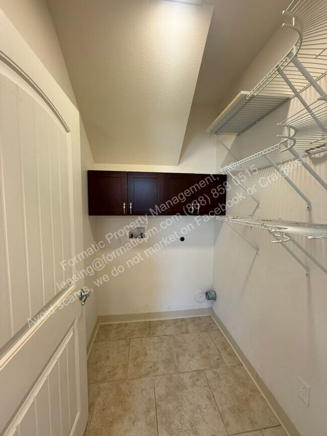 Building Photo - 1295 Kukulu St
