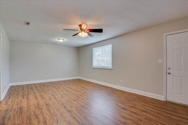 Building Photo - 608 Cedarwood Ct