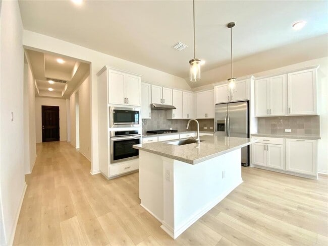 Building Photo - 247 Du Bois Ln