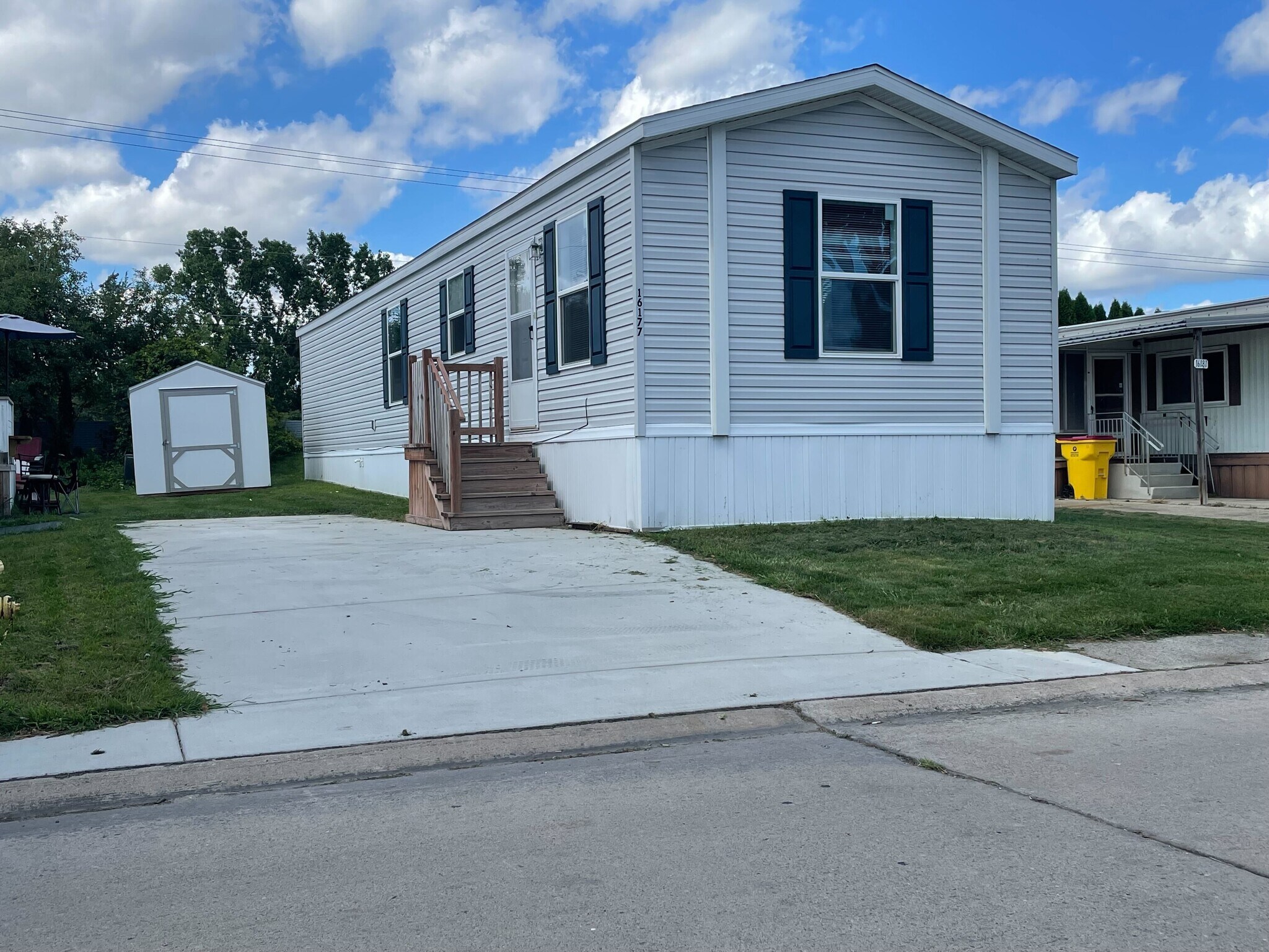 Building Photo - 16177 Normandy St