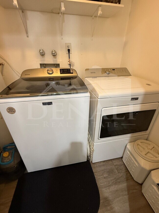 Building Photo - 7920 E Arlington Rd