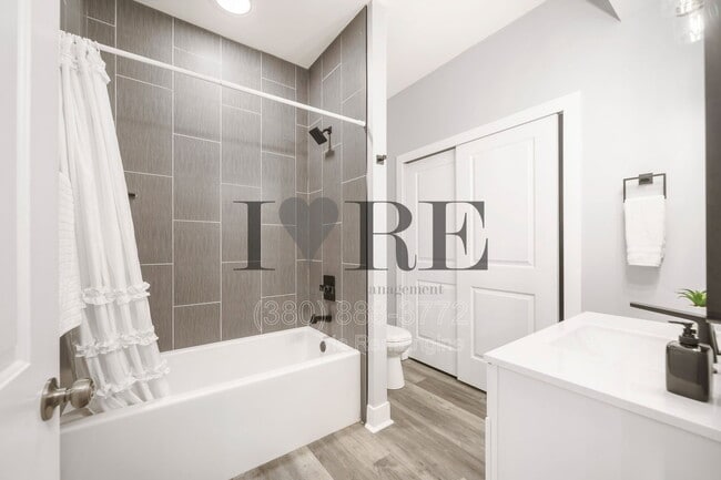 Building Photo - 429 E Mithoff St