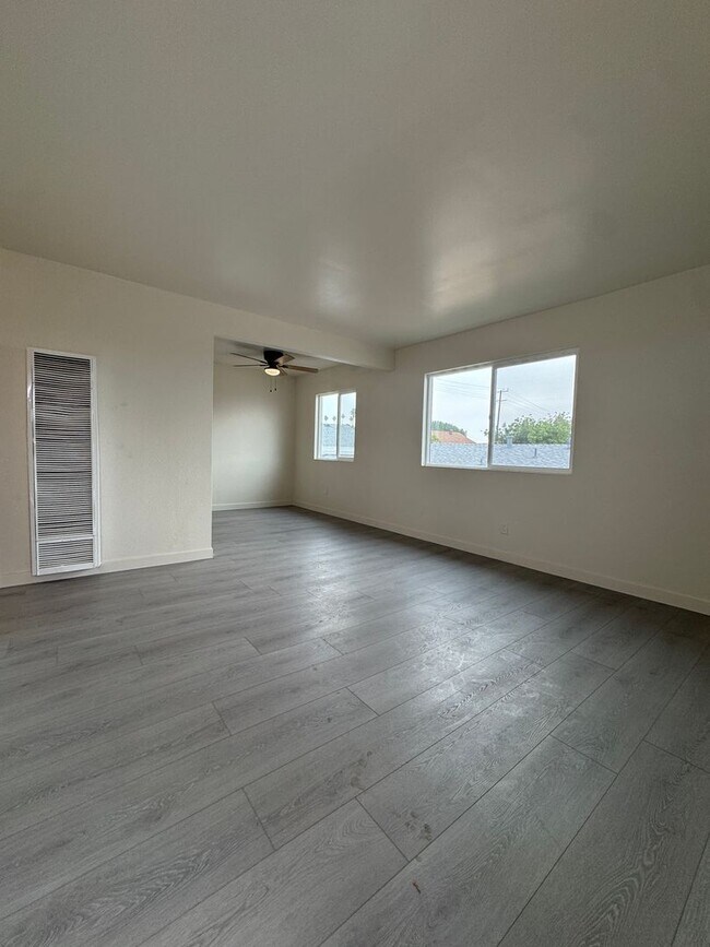 Building Photo - 3540 & 3540 1/2 6th St