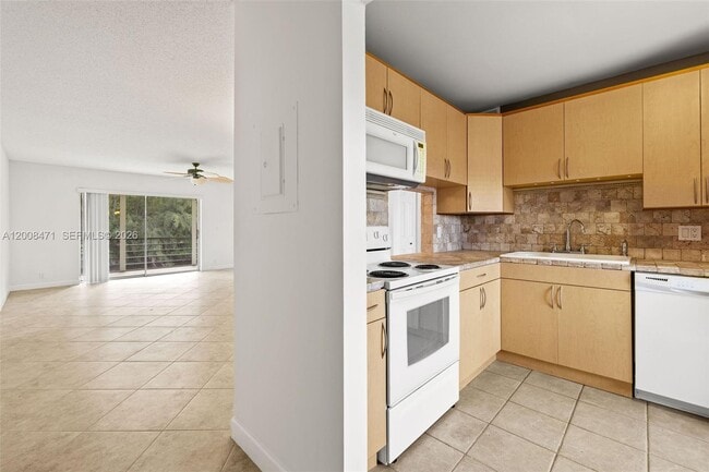 Building Photo - 110 Lake Meryl Dr