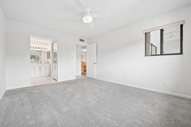Building Photo - 15450 Pembridge Dr