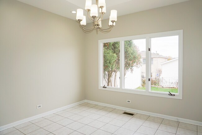 Building Photo - 4851 N Oketo Ave