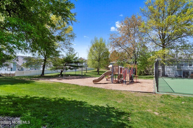 Building Photo - 19 Horseshoe Ct