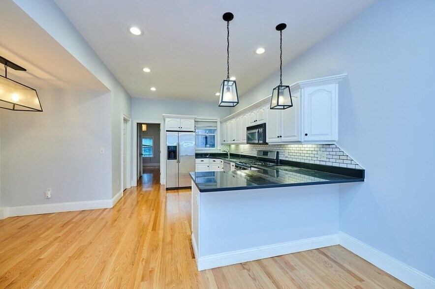 Building Photo - 156 Dorchester St