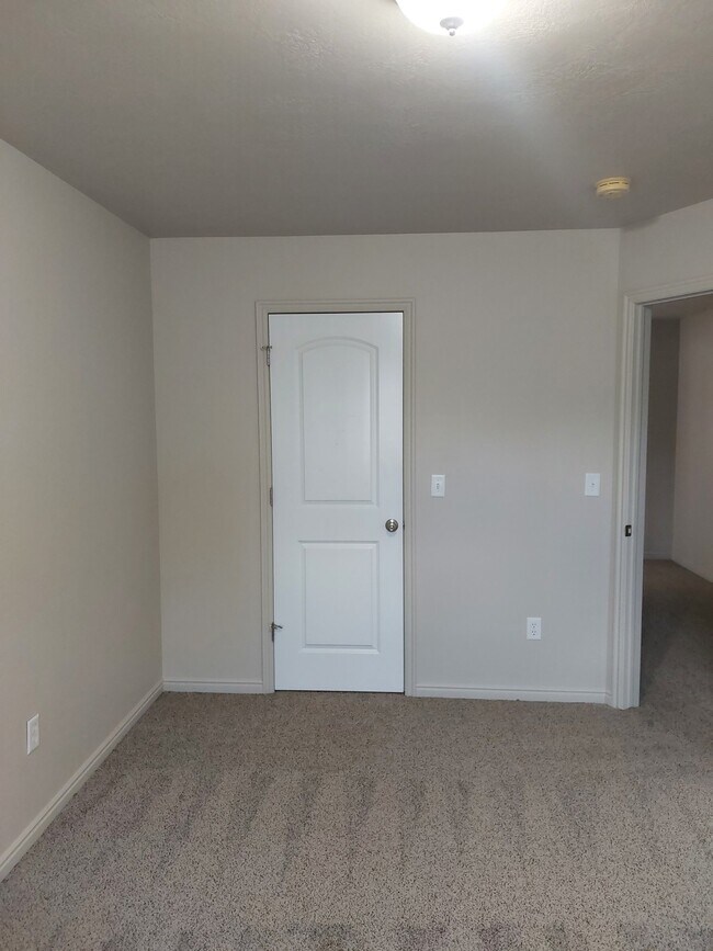 Building Photo - 2632 S 8800 W