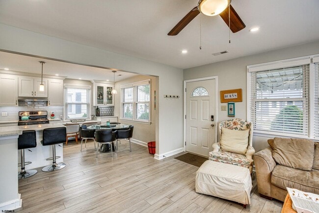 Building Photo - 200 N Essex Ave