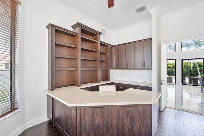 Building Photo - 410 Sabal Way