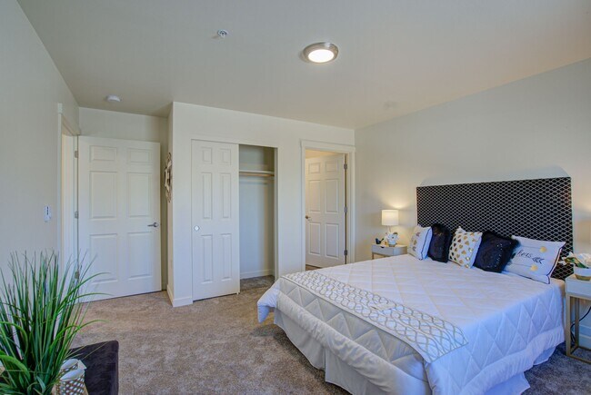 Building Photo - Country Living with Modern Flair: Wake up to the sounds of nature, Live Minutes from Everything